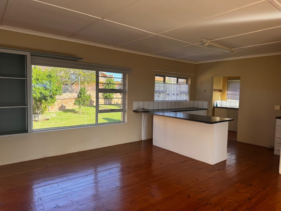 3 Bedroom Property for Sale in Wavecrest Eastern Cape